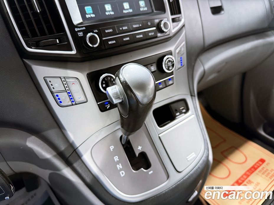 Hyundai Starex Wagon 11-Seater