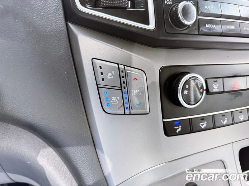 Hyundai Starex Wagon 11-Seater