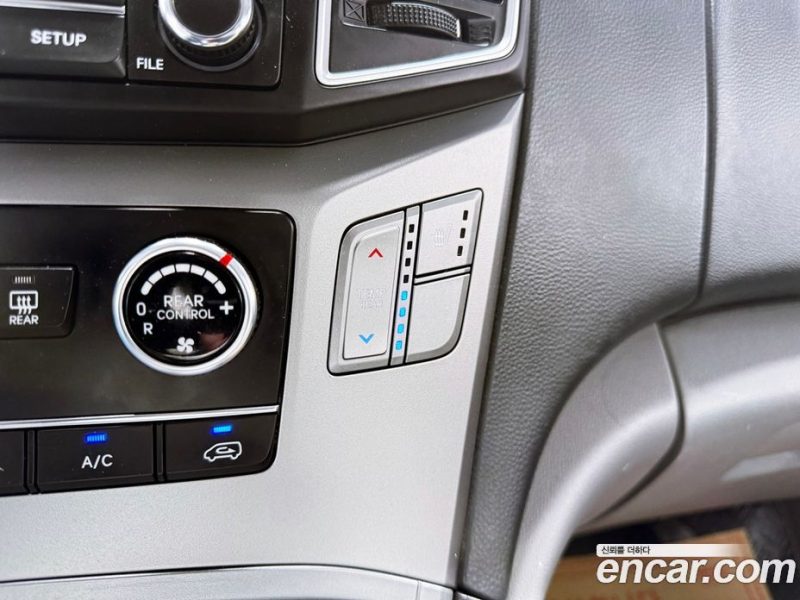 Hyundai Starex Wagon 11-Seater