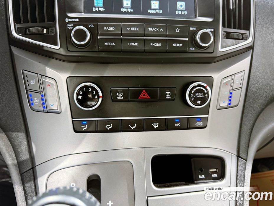 Hyundai Starex Wagon 11-Seater