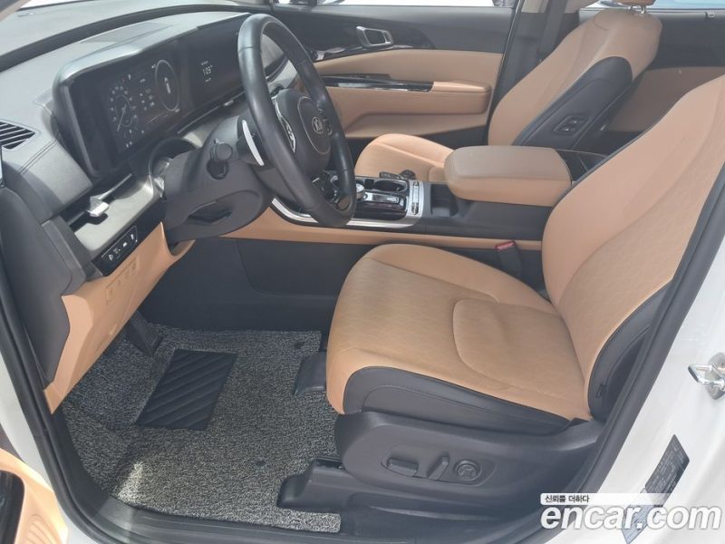 Kia Carnival 9-Seater Noblesse
