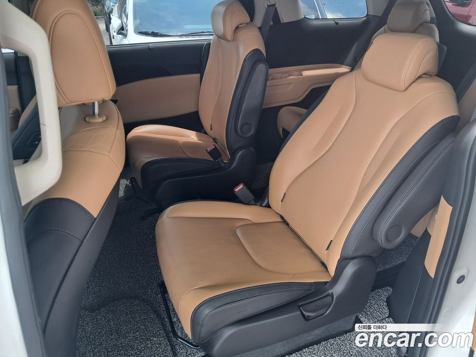 Kia Carnival 9-Seater Noblesse