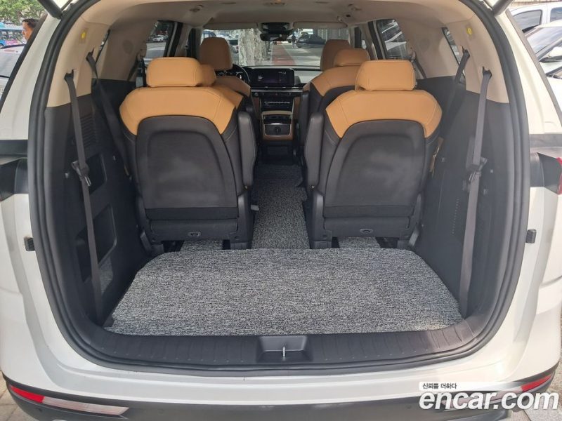 Kia Carnival 9-Seater Noblesse