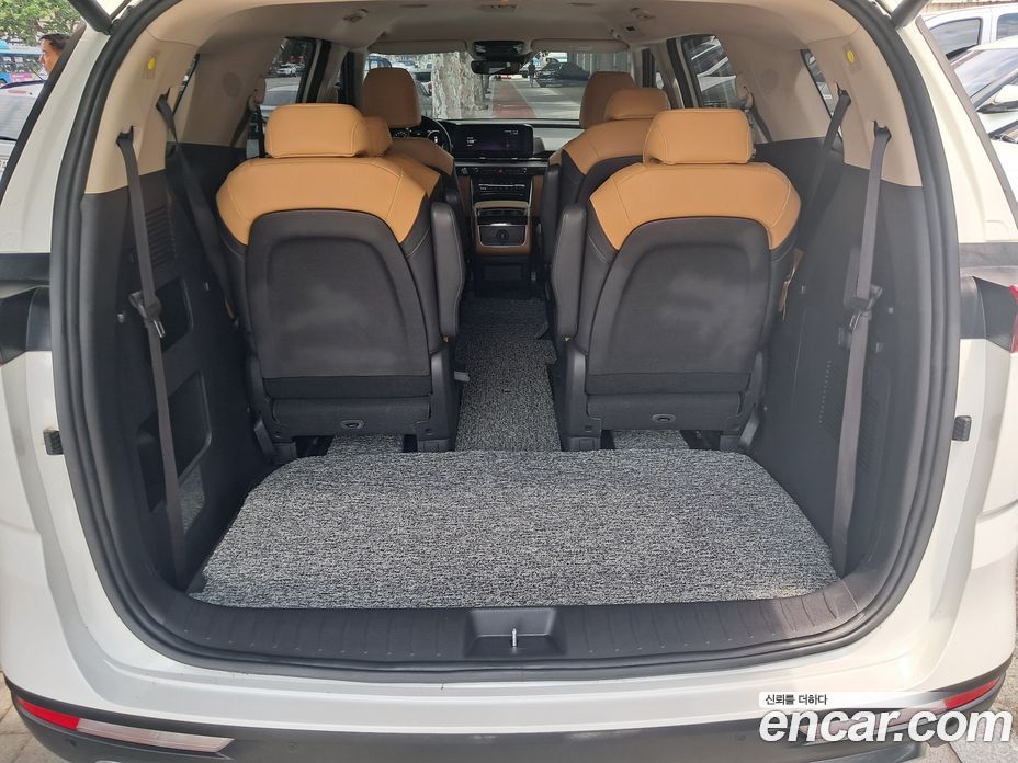Kia Carnival 9-Seater Noblesse