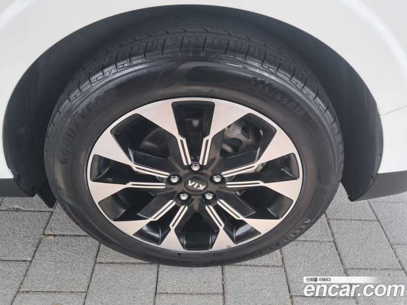 Kia Carnival 9-Seater Noblesse