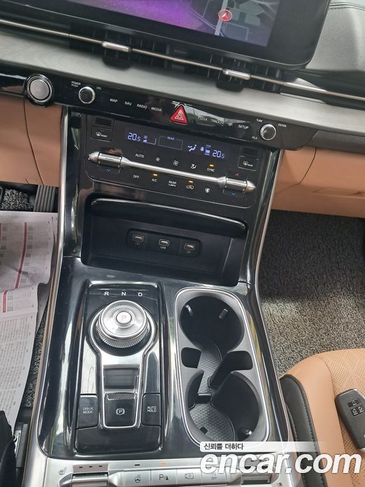 Kia Carnival 9-Seater Noblesse