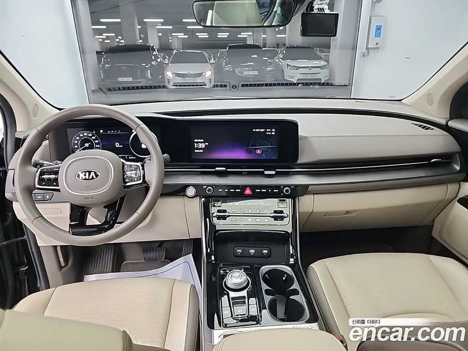 Kia Carnival 9-Seater Signature