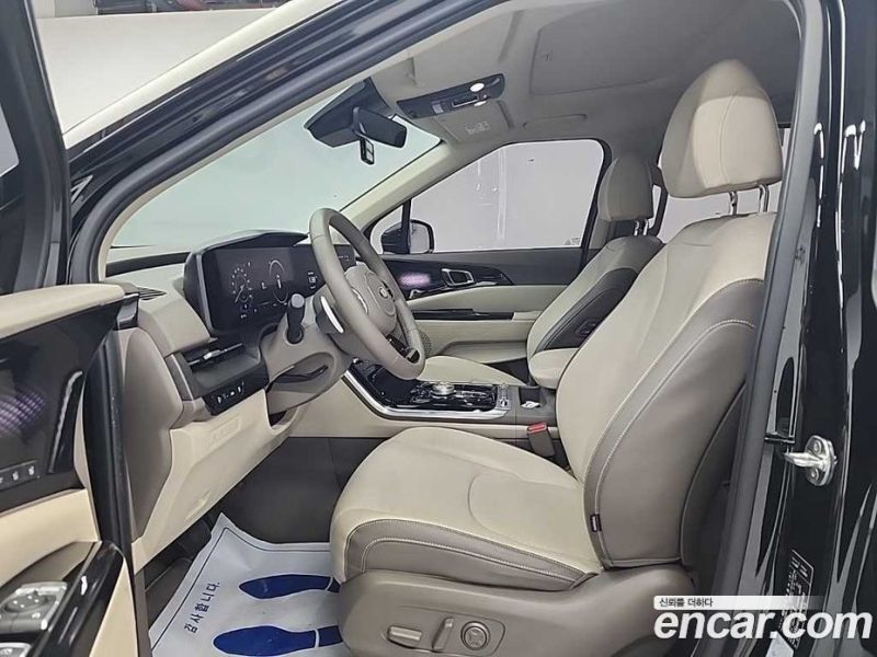 Kia Carnival 9-Seater Signature