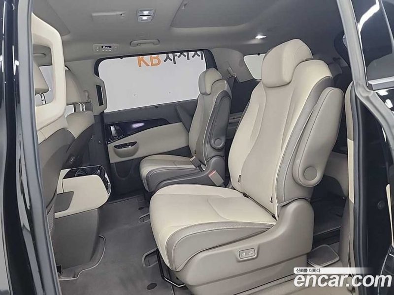 Kia Carnival 9-Seater Signature