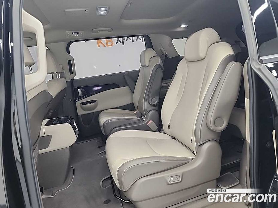 Kia Carnival 9-Seater Signature