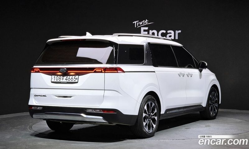 Kia Carnival 9-Seater Noblesse