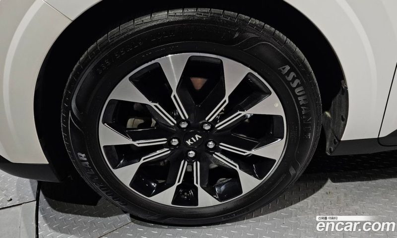 Kia Carnival 9-Seater Noblesse