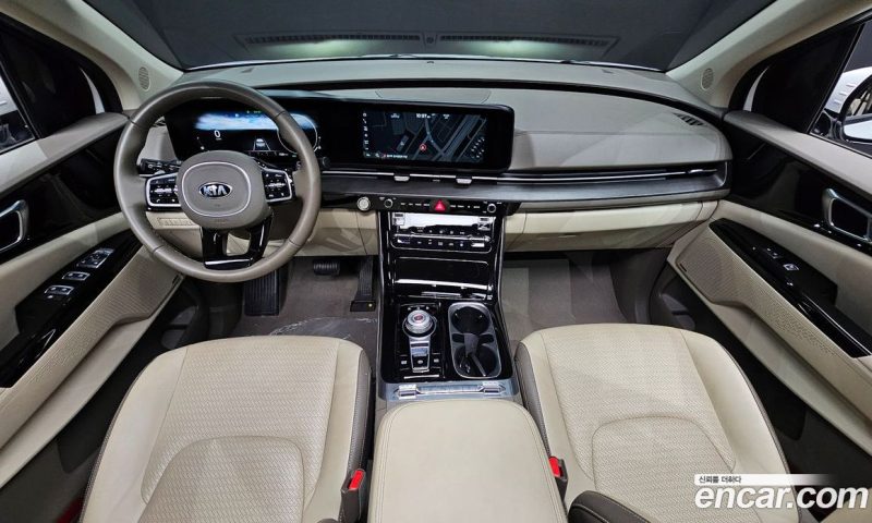 Kia Carnival 9-Seater Noblesse