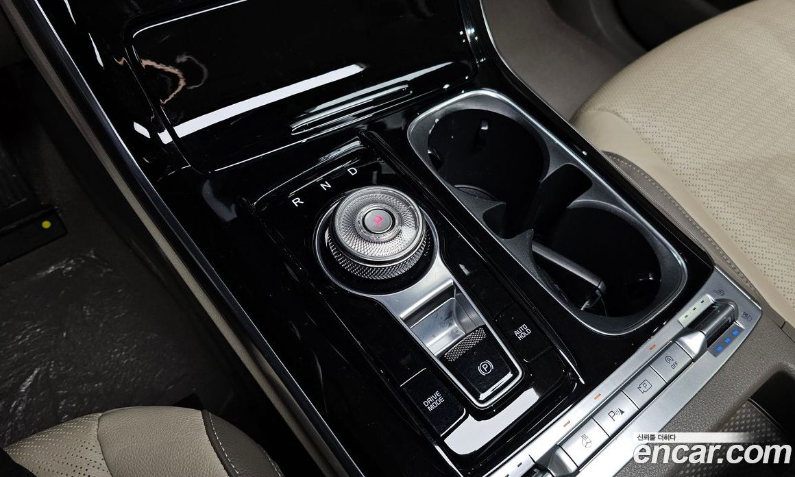 Kia Carnival 9-Seater Noblesse