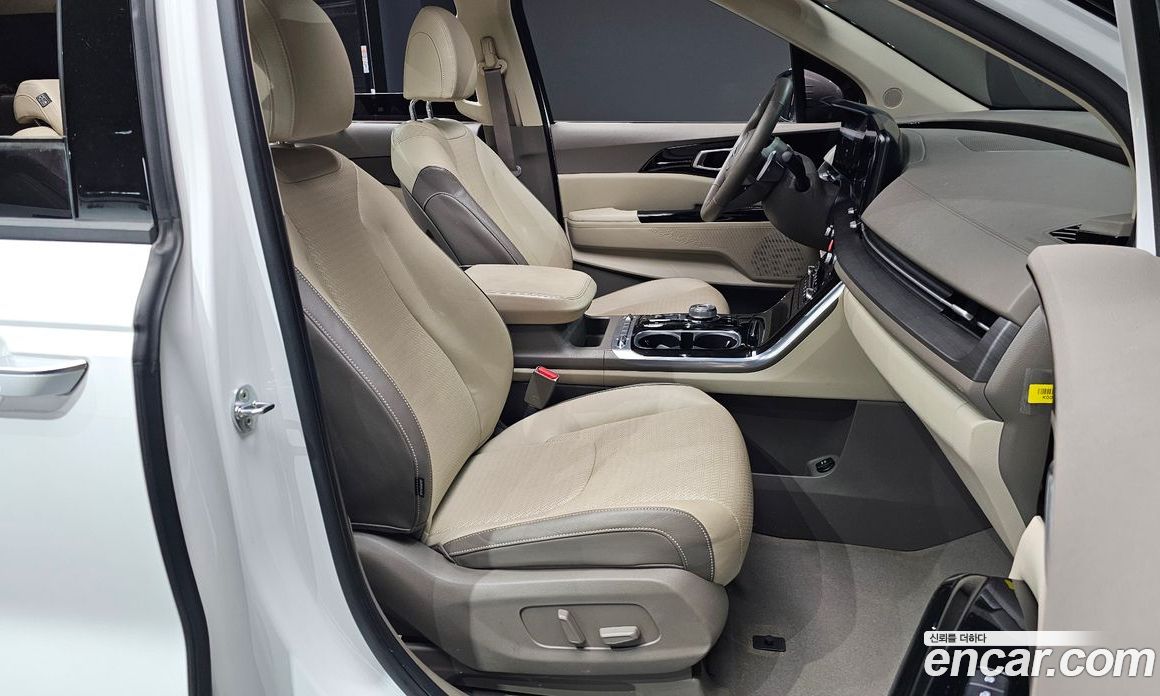 Kia Carnival 9-Seater Noblesse