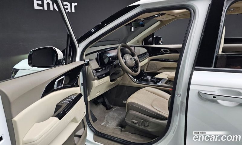 Kia Carnival 9-Seater Noblesse