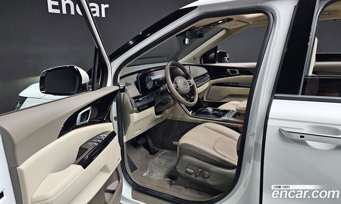 Kia Carnival 9-Seater Noblesse