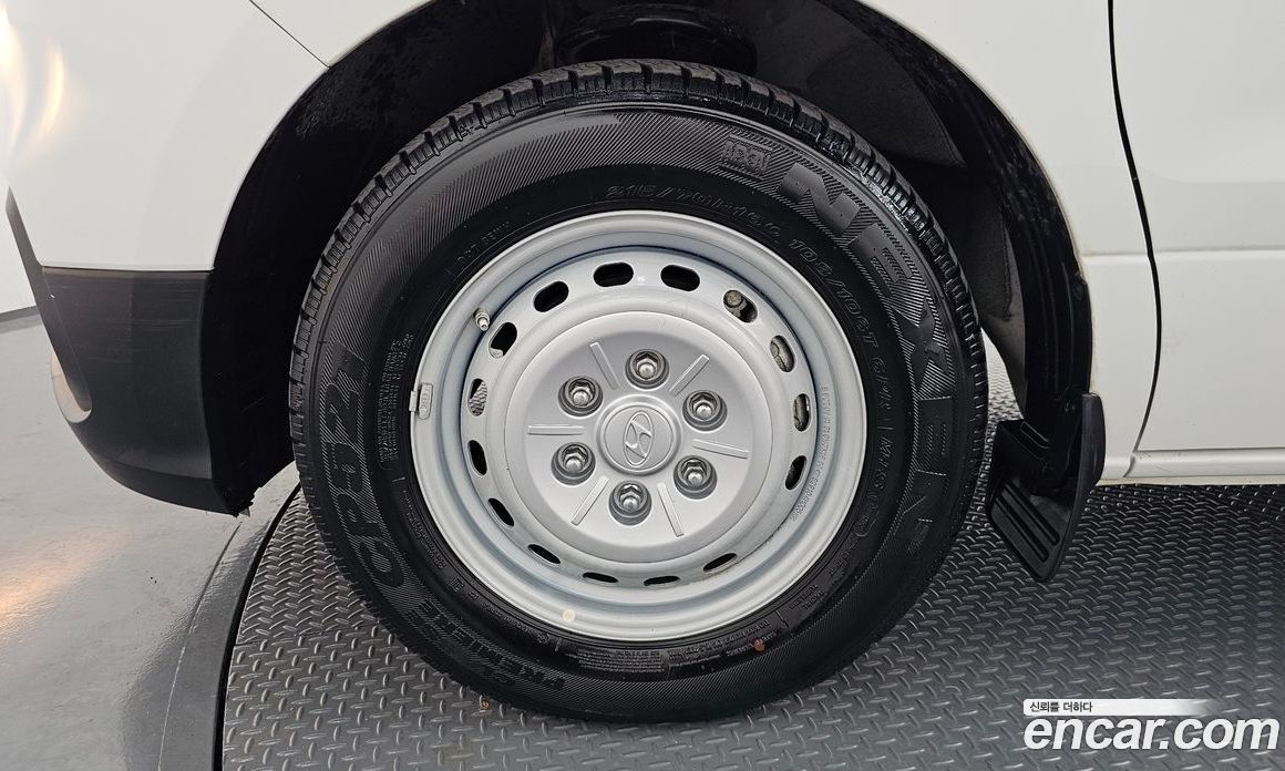 Hyundai Starex Van 3-Seater