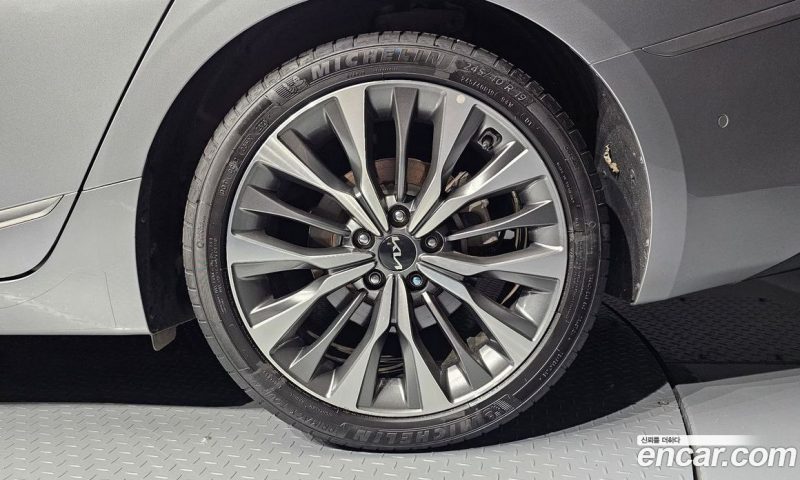 Kia K8 2.5 Gasoline 2WD