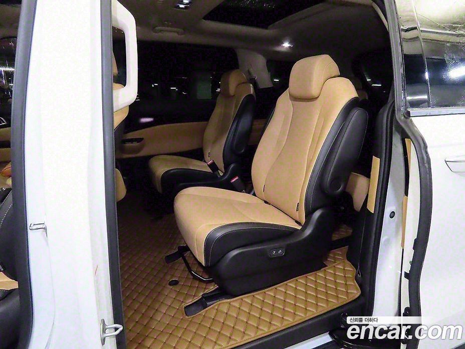 Kia Carnival 9-Seater Signature