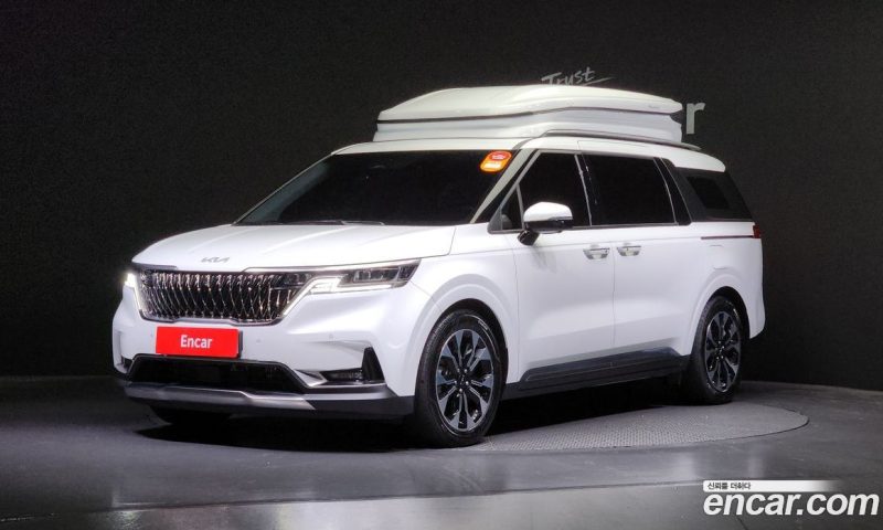 Kia Carnival 7-Seater Outdoor