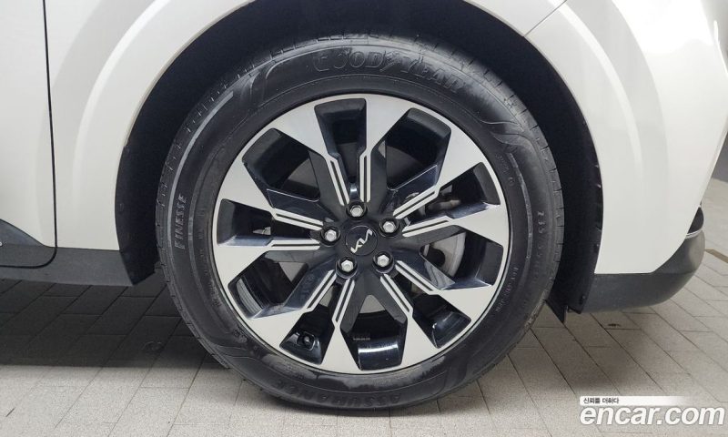 Kia Carnival 7-Seater Outdoor