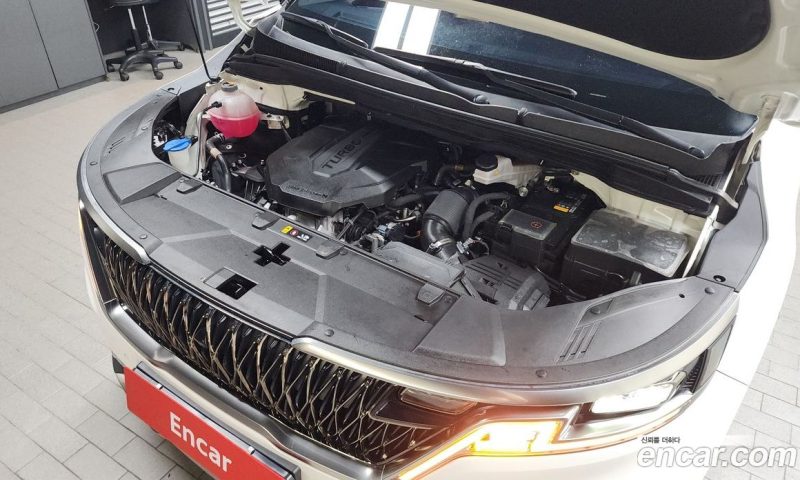 Kia Carnival 7-Seater Outdoor