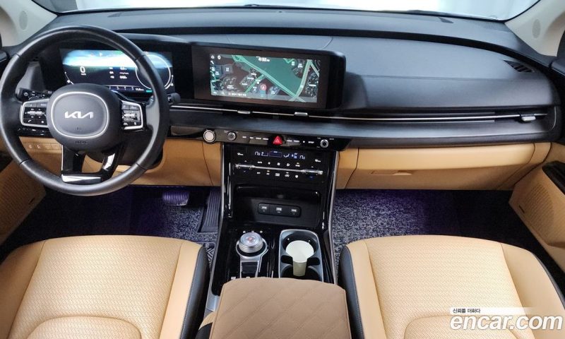 Kia Carnival 7-Seater Outdoor