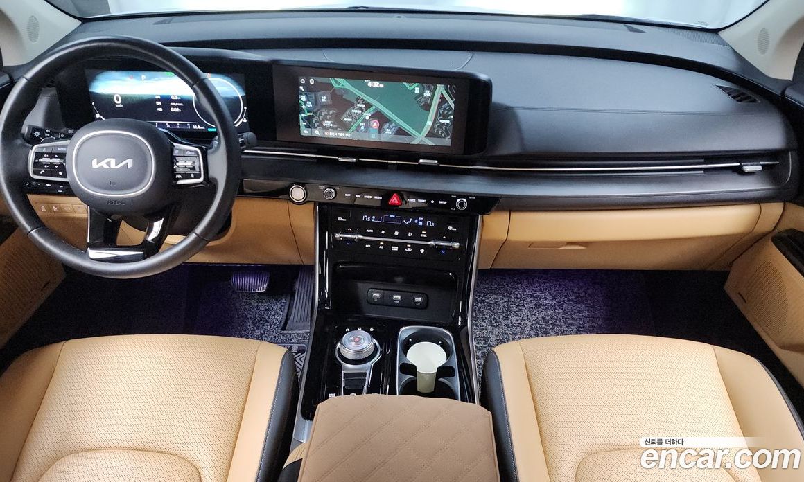 Kia Carnival 7-Seater Outdoor