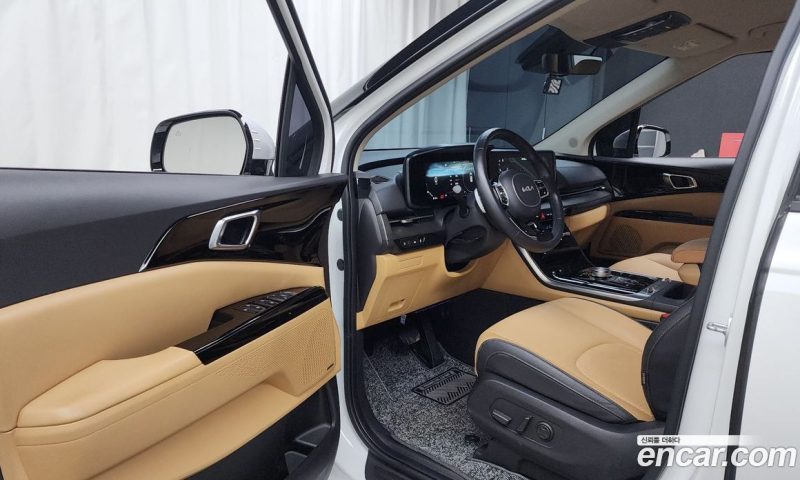 Kia Carnival 7-Seater Outdoor