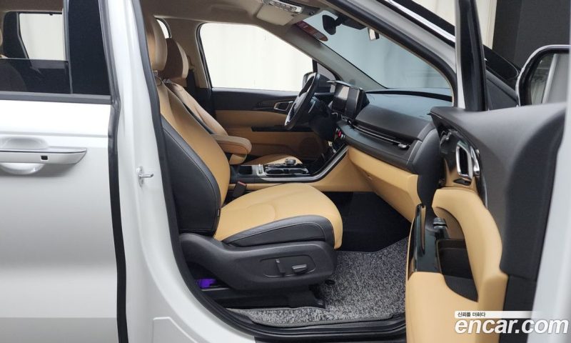 Kia Carnival 7-Seater Outdoor