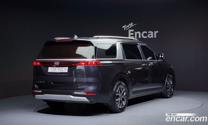 Kia Carnival 11-Seater Prestige