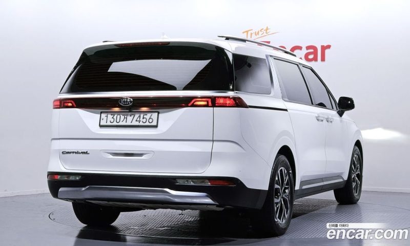 Kia Carnival 9-Seater Noblesse