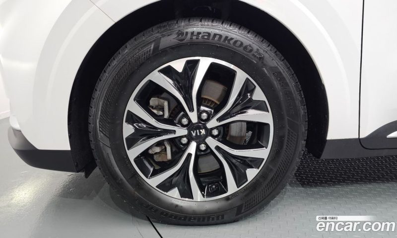 Kia Carnival 9-Seater Noblesse