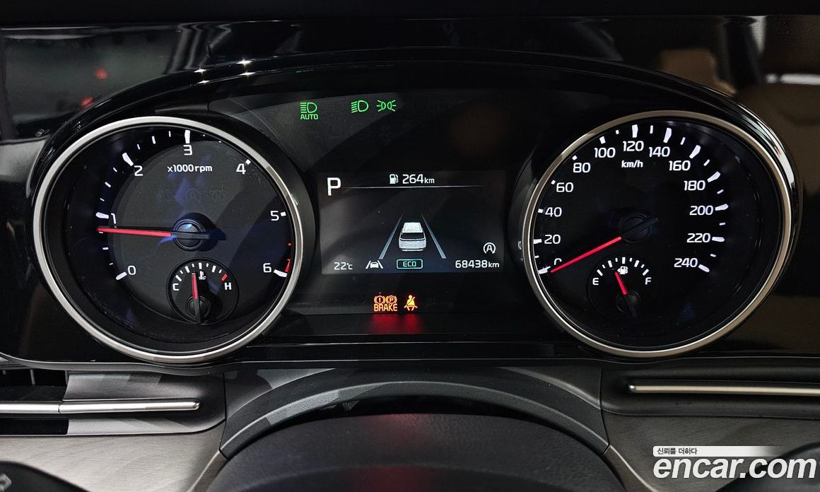 Kia Carnival 9-Seater Noblesse