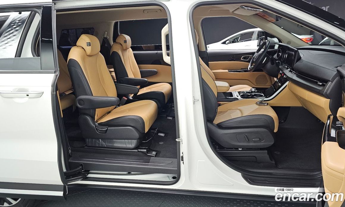 Kia Carnival 9-Seater Noblesse