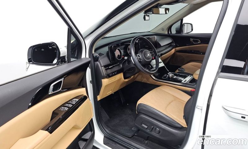 Kia Carnival 9-Seater Noblesse