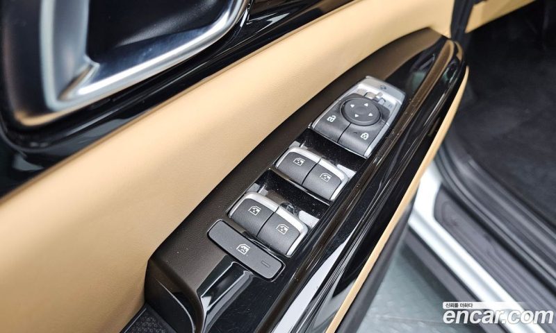 Kia Carnival 9-Seater Noblesse