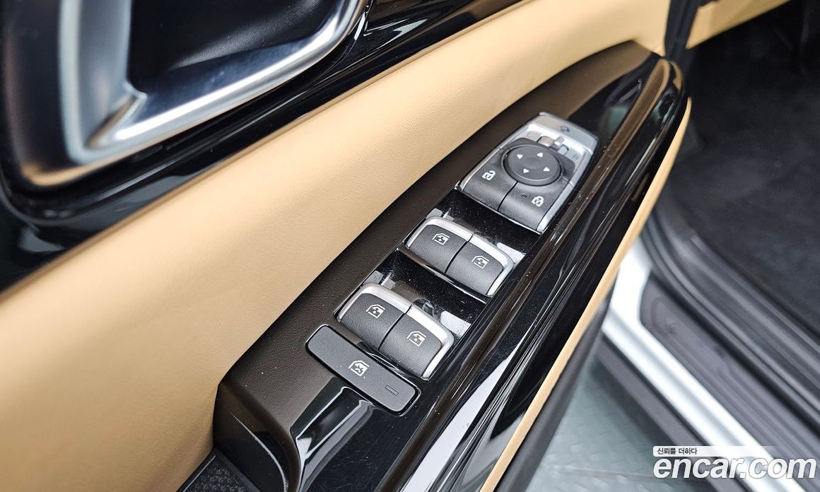 Kia Carnival 9-Seater Noblesse