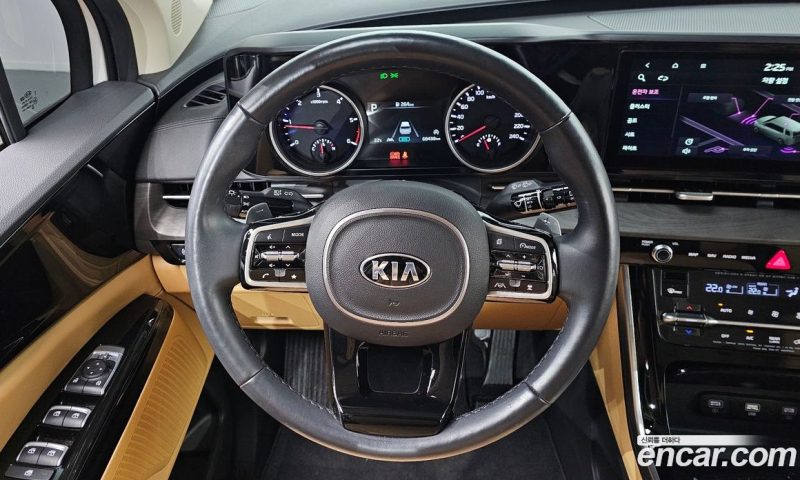 Kia Carnival 9-Seater Noblesse