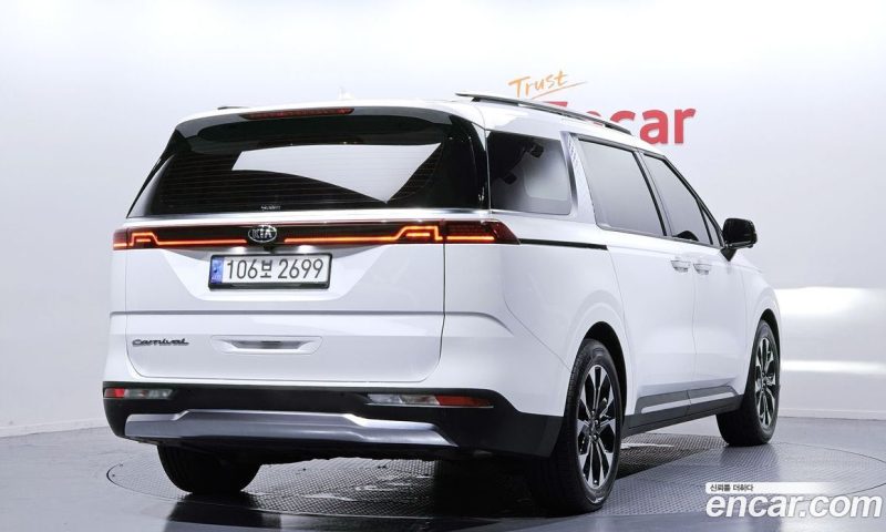 Kia Carnival 9-Seater Signature