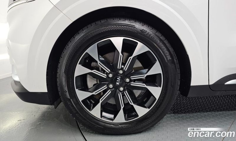 Kia Carnival 9-Seater Signature