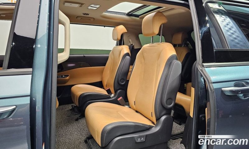 Kia Carnival 9-Seater Signature