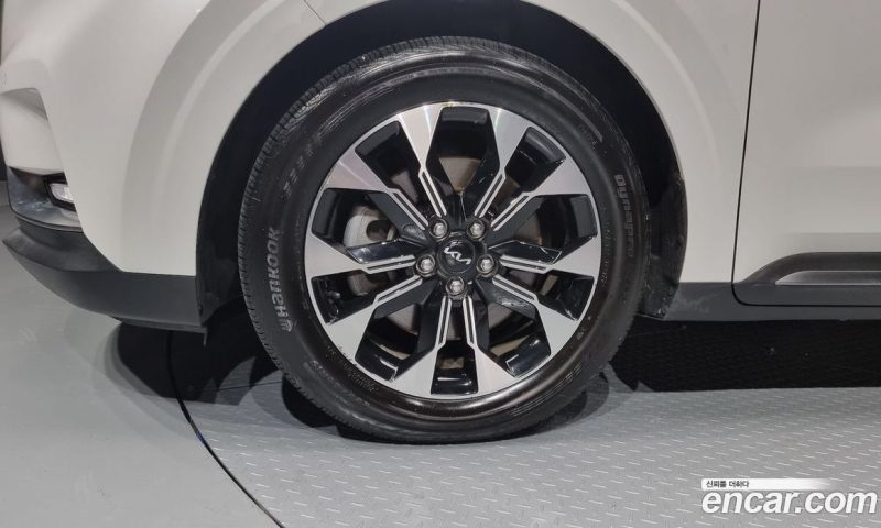 Kia Carnival 9-Seater Signature