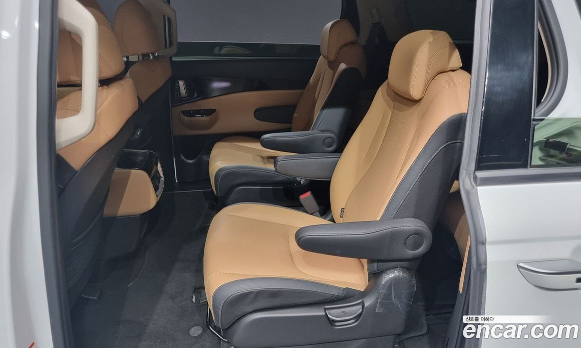 Kia Carnival 9-Seater Signature