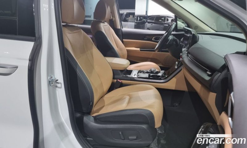 Kia Carnival 9-Seater Signature