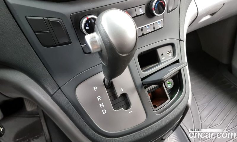 Hyundai Starex Van 3-Seater