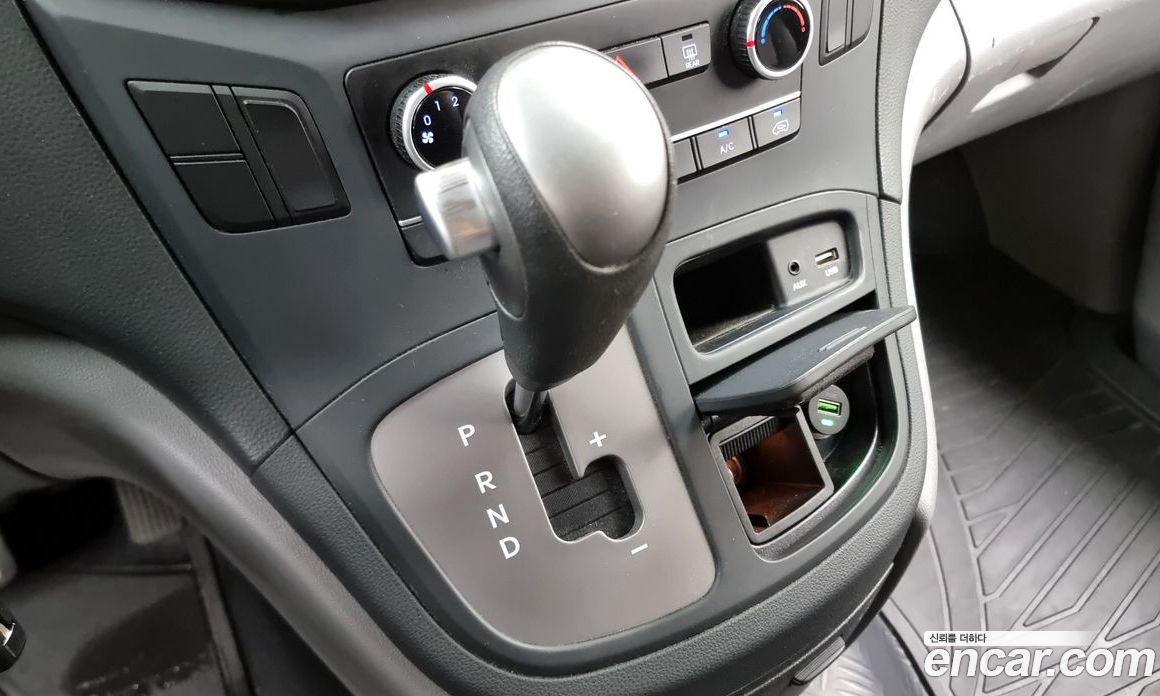 Hyundai Starex Van 3-Seater