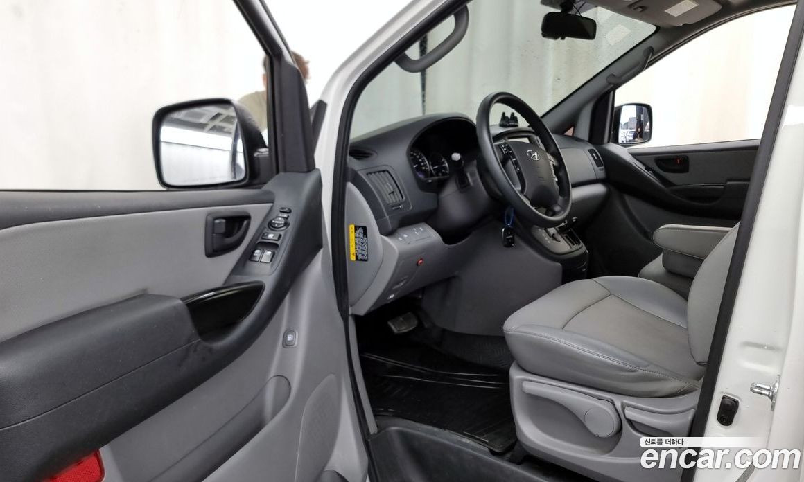 Hyundai Starex Van 3-Seater