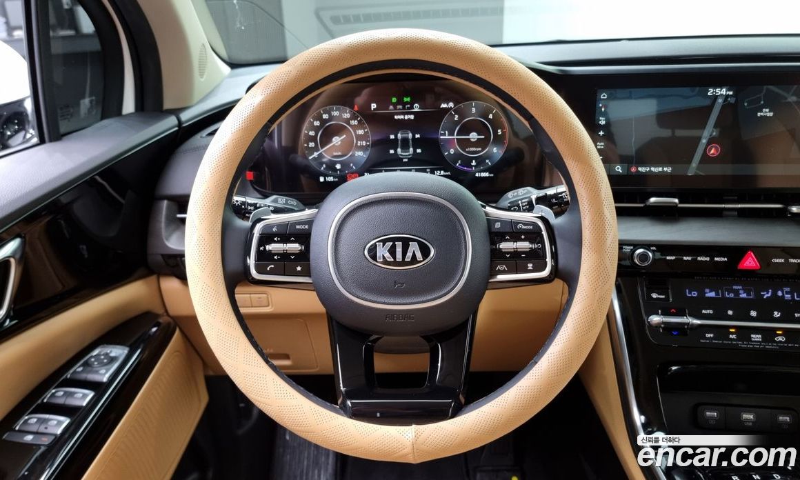 Kia Carnival 7-Seater Noblesse